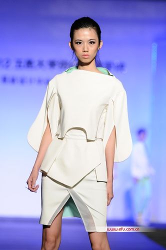 五邑大学纺织服装学院服装设计毕业作品展演